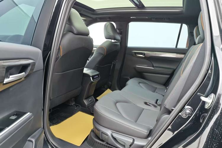 Used Toyota Crown Kluger 2024 2.5L HEV Four-Wheel Drive Luxury Edition Interior 9