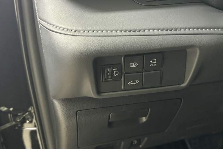 Used Toyota Crown Kluger 2024 2.5L HEV Four-Wheel Drive Premium Edition Interior 9