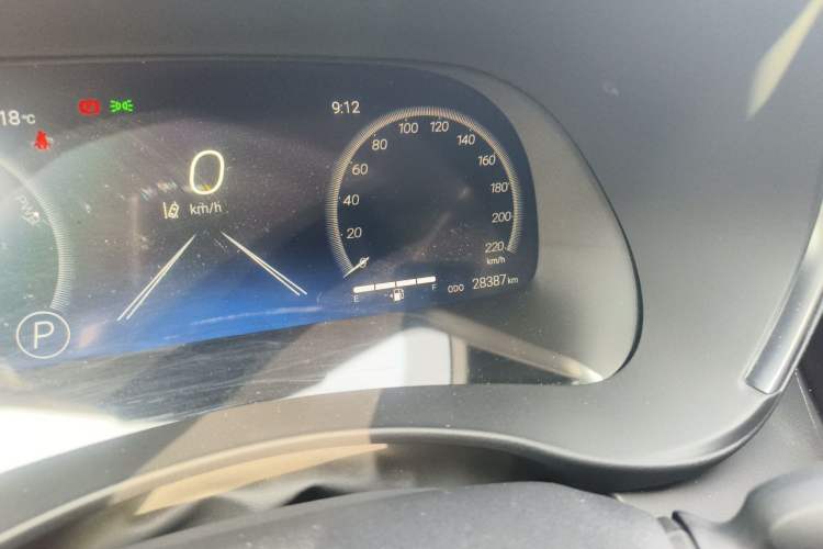 Used Toyota Crown Kluger 2024 2.5L HEV Four-Wheel Drive Premium Edition Odometer Close Up