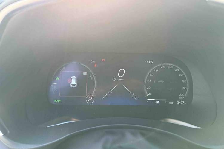 Used Toyota Crown Kluger 2024 2.5L HEV Four-Wheel Drive Premium Edition Odometer Close Up