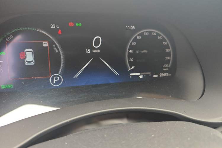 Used Toyota Crown Kluger 2024 2.5L HEV Four-Wheel Drive Premium Edition Odometer Close Up