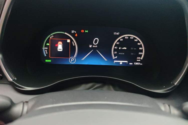 Used Toyota Crown Kluger 2024 2.5L HEV Four-Wheel Drive Premium Edition Odometer Close Up