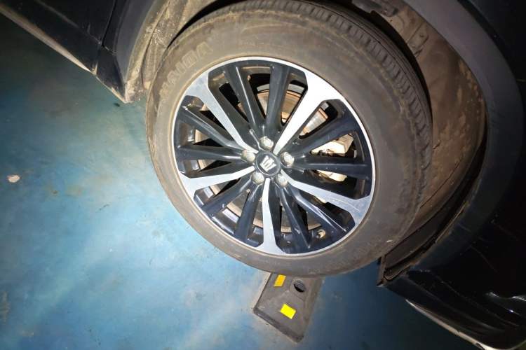 Used Toyota Crown Kluger 2024 2.5L HEV Four-Wheel Drive Luxury Edition Right Front Wheel Hub