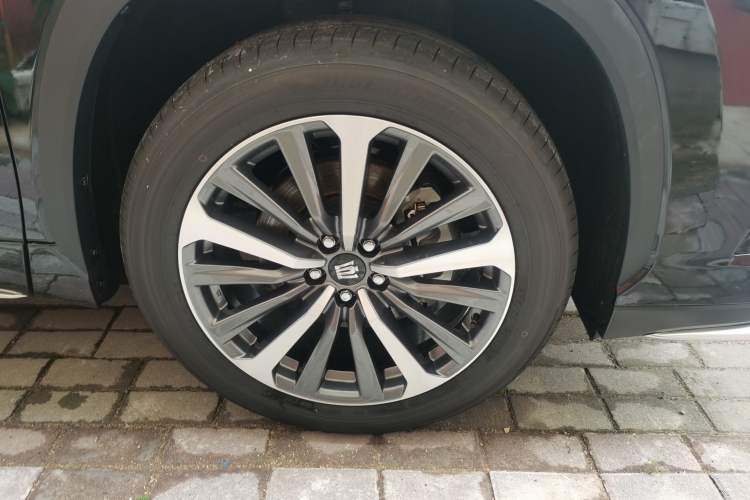 Used Toyota Crown Kluger 2024 2.5L HEV Four-Wheel Drive Flagship Edition Right Front Wheel Hub