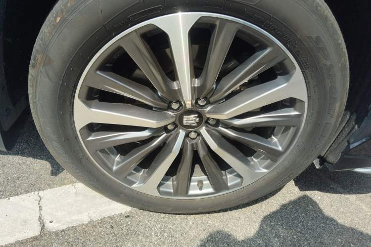 Used Toyota Crown Kluger 2024 2.5L HEV Four-Wheel Drive Premium Edition Right Front Wheel Hub