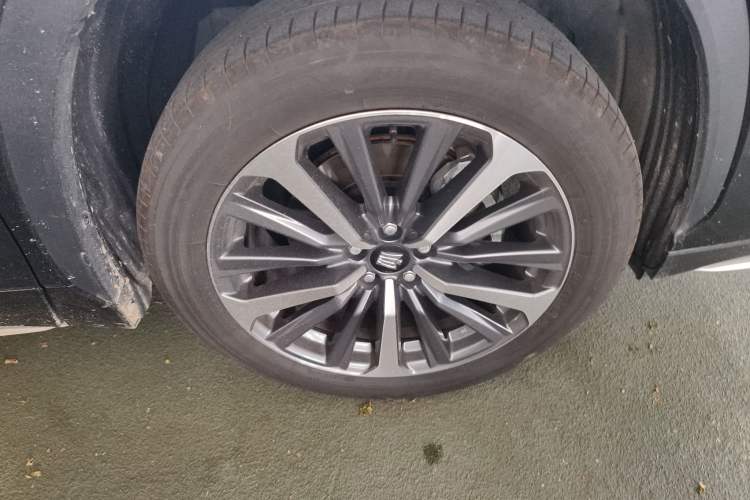 Used Toyota Crown Kluger 2024 2.5L HEV Four-Wheel Drive Premium Edition Right Front Wheel Hub