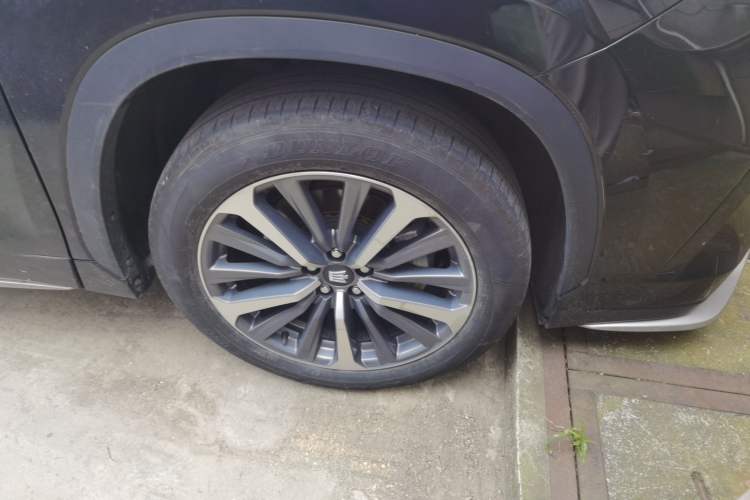 Used Toyota Crown Kluger 2024 2.5L HEV Four-Wheel Drive Luxury Edition Right Front Wheel Hub