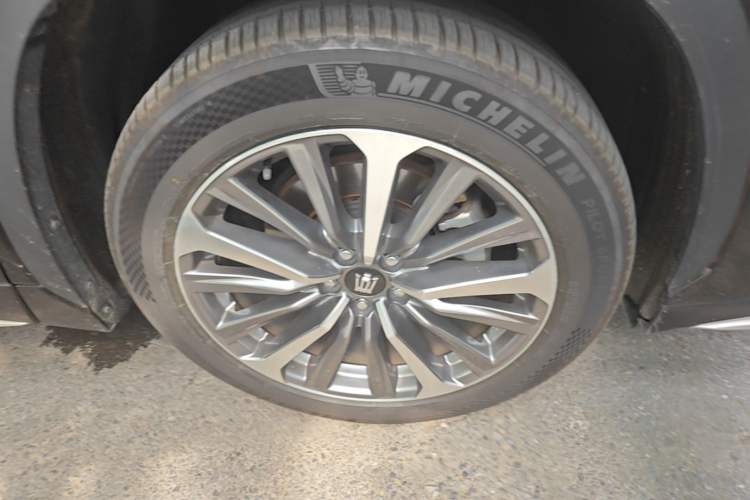 Used Toyota Crown Kluger 2024 2.5L HEV Four-Wheel Drive Luxury Edition Right Front Wheel Hub