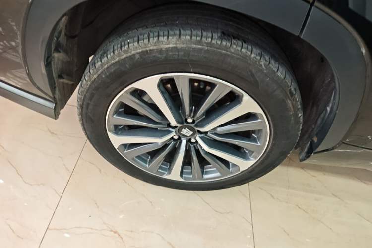 Used Toyota Crown Kluger 2024 2.5L HEV Four-Wheel Drive Luxury Edition Right Rear Wheel Hub
