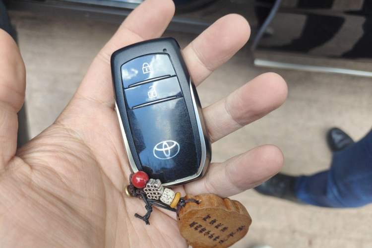 Used Toyota Crown Kluger 2024 2.5L HEV Four-Wheel Drive Luxury Edition Vehicle Key