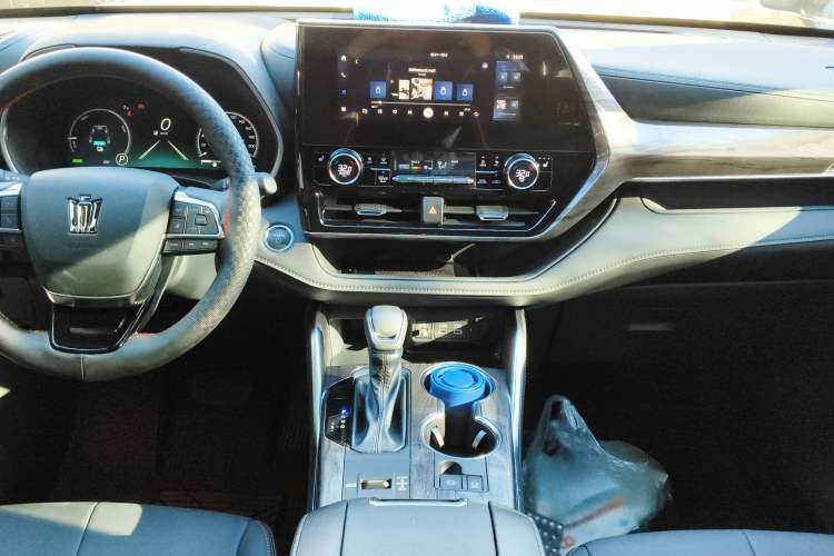 Used Toyota Crown Kluger 2024 2.5L HEV Four-Wheel Drive Luxury Edition Audio And AC Panel