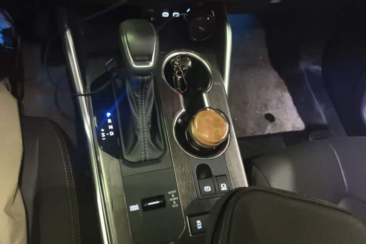 Used Toyota Crown Kluger 2024 2.5L HEV Four-Wheel Drive Flagship Edition Gear Lever