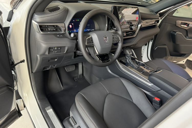 Used Toyota Crown Kluger 2024 2.5L HEV Four-Wheel Drive Premium Edition Interior 2