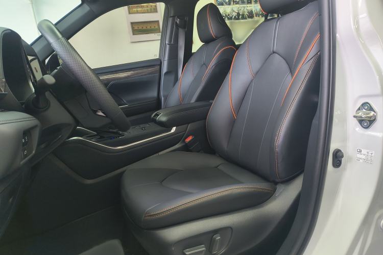 Used Toyota Crown Kluger 2024 2.5L HEV Four-Wheel Drive Premium Edition Interior 3