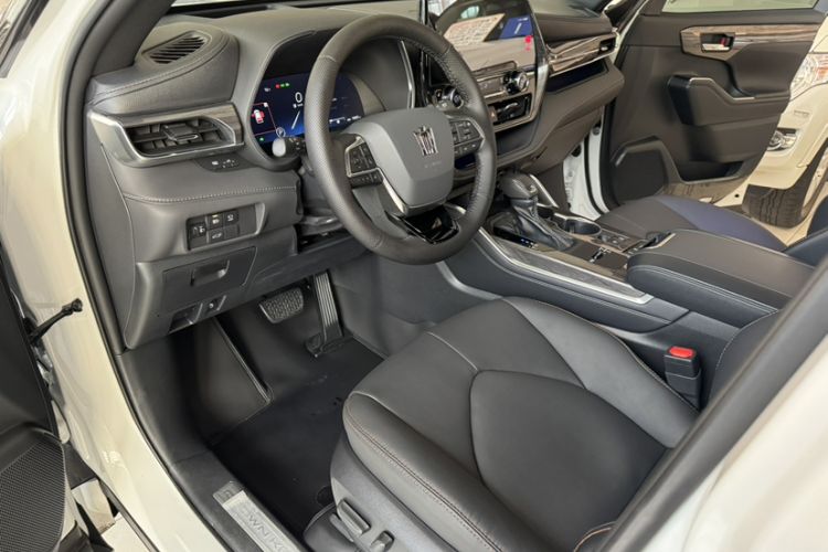 Used Toyota Crown Kluger 2024 2.5L HEV Four-Wheel Drive Premium Edition Interior 3
