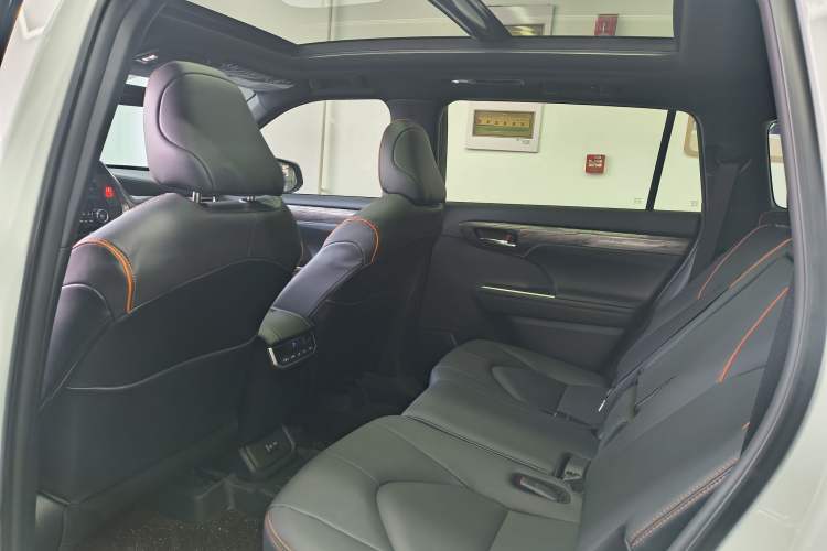 Used Toyota Crown Kluger 2024 2.5L HEV Four-Wheel Drive Premium Edition Interior 4