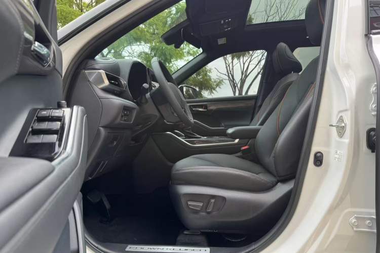 Used Toyota Crown Kluger 2024 2.5L HEV Four-Wheel Drive Premium Edition Interior 4