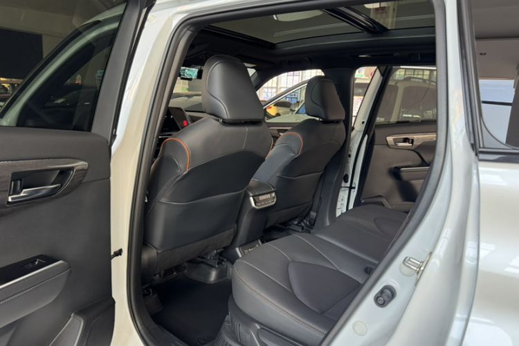 Used Toyota Crown Kluger 2024 2.5L HEV Four-Wheel Drive Premium Edition Interior 4