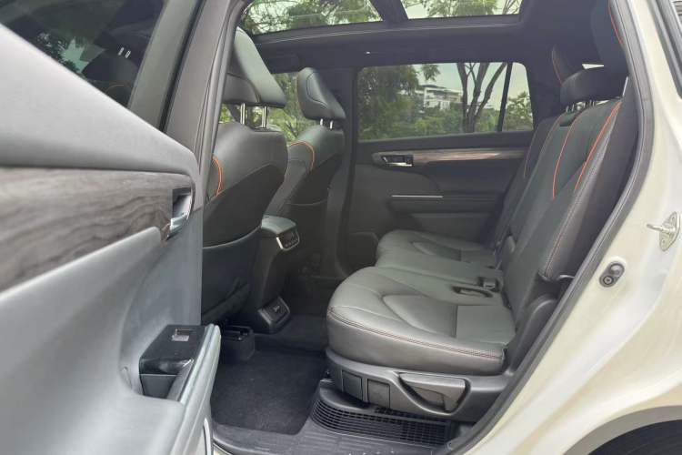 Used Toyota Crown Kluger 2024 2.5L HEV Four-Wheel Drive Premium Edition Interior 6