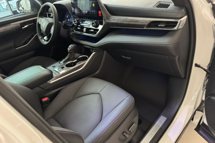 Used Toyota Crown Kluger 2024 2.5L HEV Four-Wheel Drive Premium Edition Interior 6