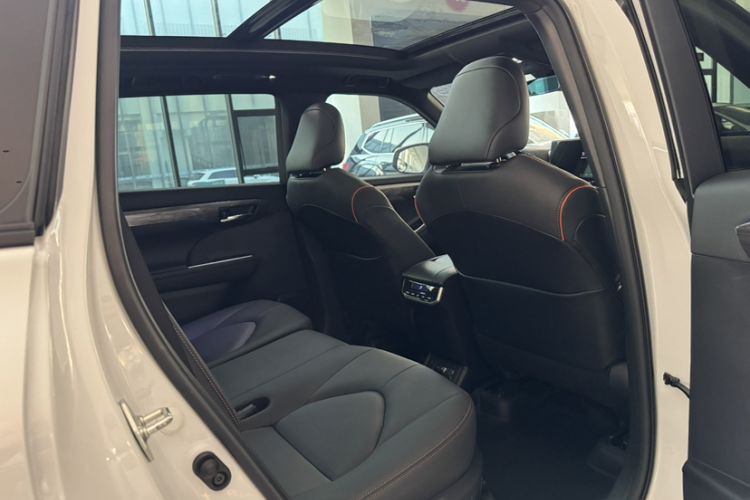 Used Toyota Crown Kluger 2024 2.5L HEV Four-Wheel Drive Premium Edition Interior 7