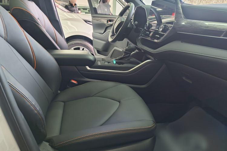 Used Toyota Crown Kluger 2024 2.5L HEV Four-Wheel Drive Premium Edition Interior 8