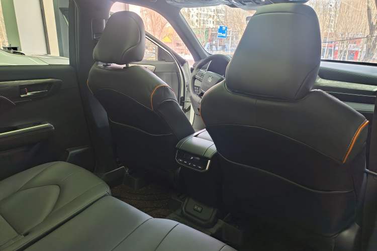 Used Toyota Crown Kluger 2024 2.5L HEV Four-Wheel Drive Premium Edition Interior 9