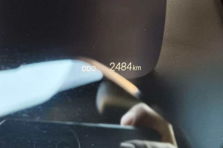 Used Toyota Crown Kluger 2024 2.5L HEV Four-Wheel Drive Luxury Edition Odometer Close Up
