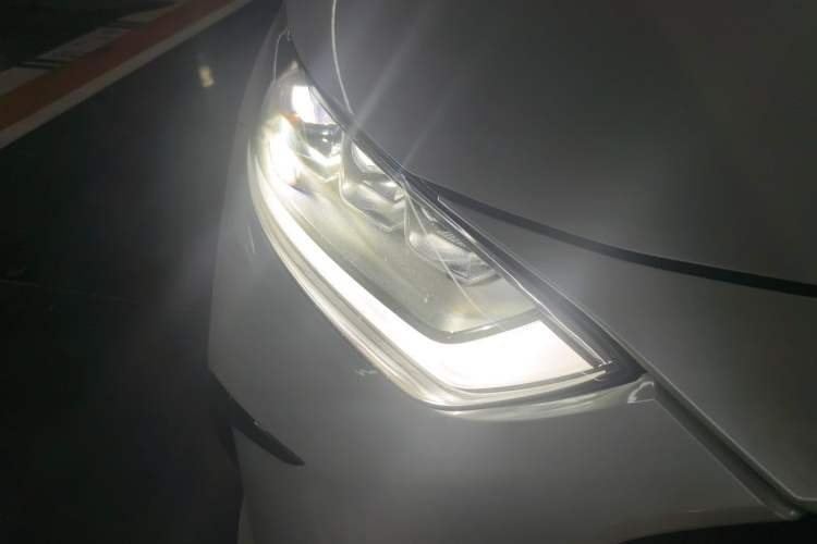 Used Toyota Crown Kluger 2024 2.5L HEV Four-Wheel Drive Flagship Edition Right Front Headlight