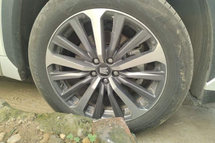 Used Toyota Crown Kluger 2024 2.5L HEV Four-Wheel Drive Luxury Edition Right Front Wheel Hub