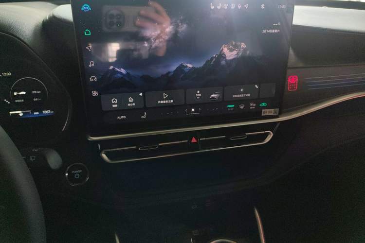 Used Toyota Crown Kluger 2026 Model 2.5L HEV Two-Wheel-Drive Luxury Edition Audio And AC Panel