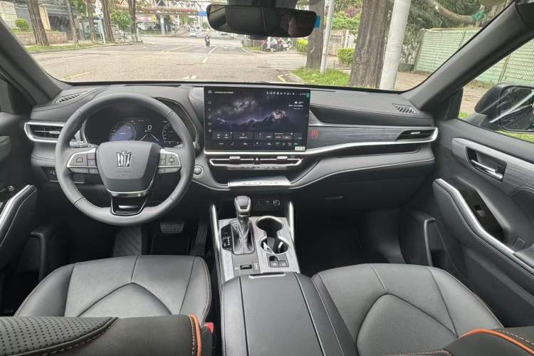 Used Toyota Crown Kluger 2026 Model 2.5L HEV All-Wheel-Drive Prestige Edition Center Console