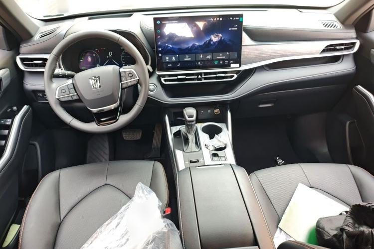 Used Toyota Crown Kluger 2026 Model 2.5L HEV All-Wheel-Drive Prestige Edition Center Console