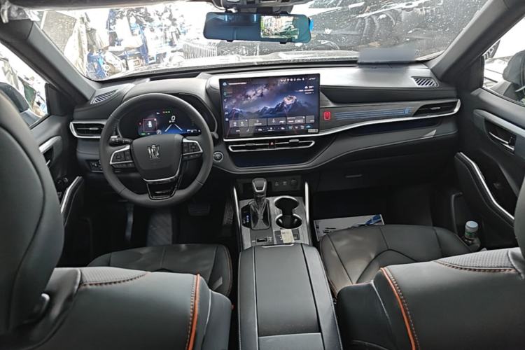 Used Toyota Crown Kluger 2026 Model 2.5L HEV All-Wheel-Drive Prestige Edition Center Console