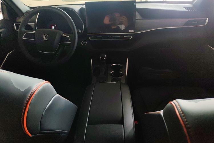 Used Toyota Crown Kluger 2026 Model 2.5L HEV Two-Wheel-Drive Luxury Edition Center Console