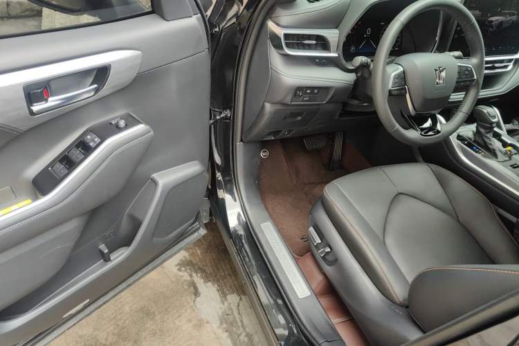 Used Toyota Crown Kluger 2026 Model 2.0T All-Wheel-Drive Dynamic Edition Driver Seat