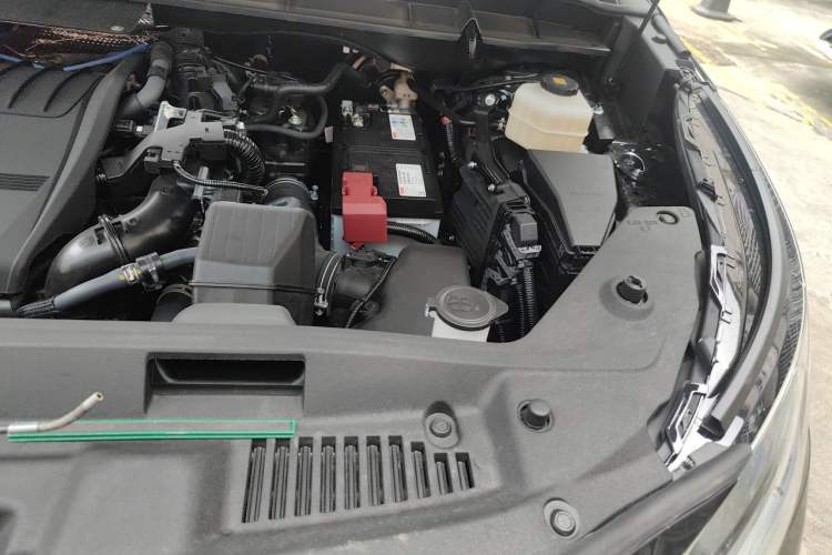 Used Toyota Crown Kluger 2026 Model 2.0T All-Wheel-Drive Dynamic Edition Engine Bay Left