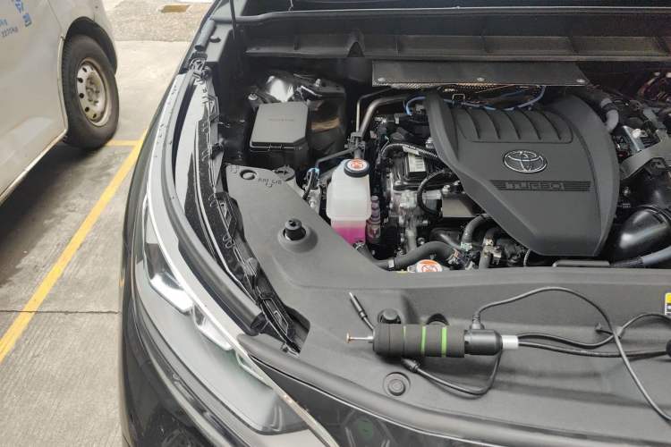 Used Toyota Crown Kluger 2026 Model 2.0T All-Wheel-Drive Dynamic Edition Engine Bay Right