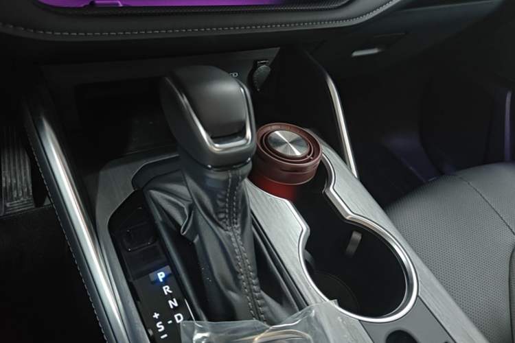 Used Toyota Crown Kluger 2026 Model 2.5L HEV All-Wheel-Drive Luxury Edition Gear Lever