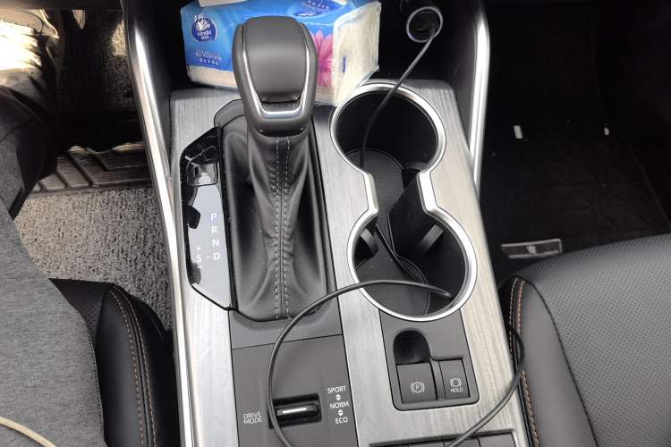 Used Toyota Crown Kluger 2026 Model 2.5L HEV All-Wheel-Drive Prestige Edition Gear Lever