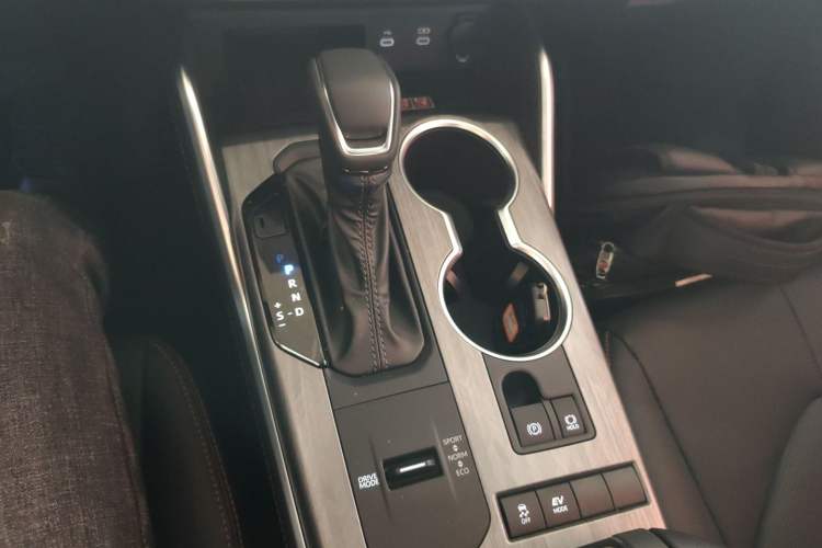 Used Toyota Crown Kluger 2026 Model 2.5L HEV Two-Wheel-Drive Luxury Edition Gear Lever