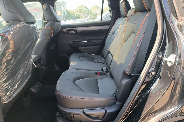 Used Toyota Crown Kluger 2026 Model 2.5L HEV All-Wheel-Drive Luxury Edition Interior 4
