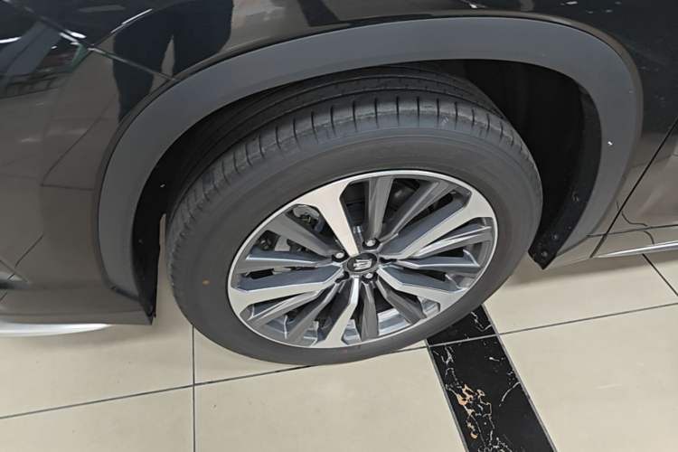 Used Toyota Crown Kluger 2026 Model 2.5L HEV All-Wheel-Drive Prestige Edition Left Front Wheel Hub