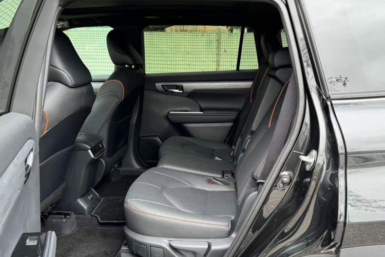 Used Toyota Crown Kluger 2026 Model 2.5L HEV All-Wheel-Drive Prestige Edition Left Rear Seat