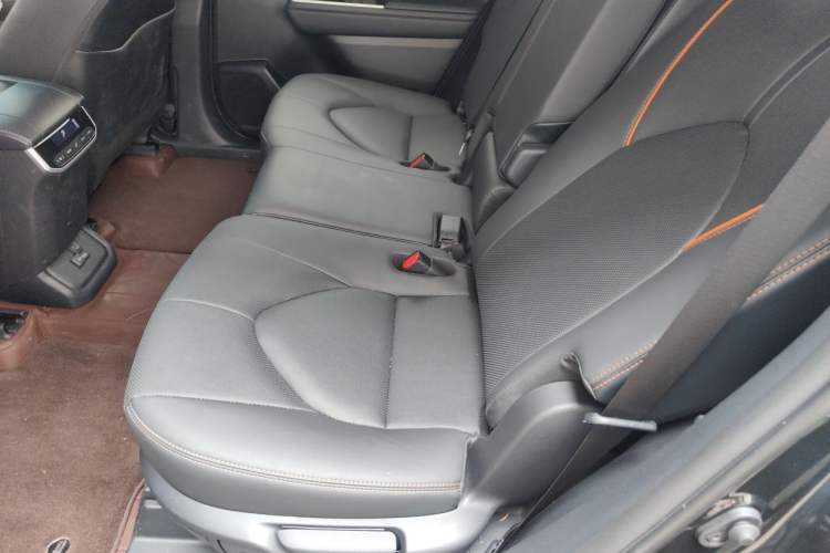 Used Toyota Crown Kluger 2026 Model 2.0T All-Wheel-Drive Dynamic Edition Left Rear Seat
