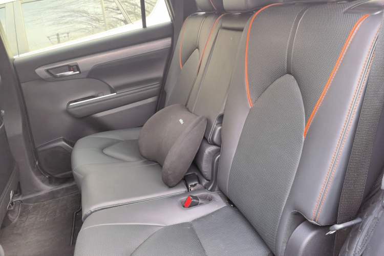 Used Toyota Crown Kluger 2026 Model 2.5L HEV All-Wheel-Drive Prestige Edition Left Rear Seat