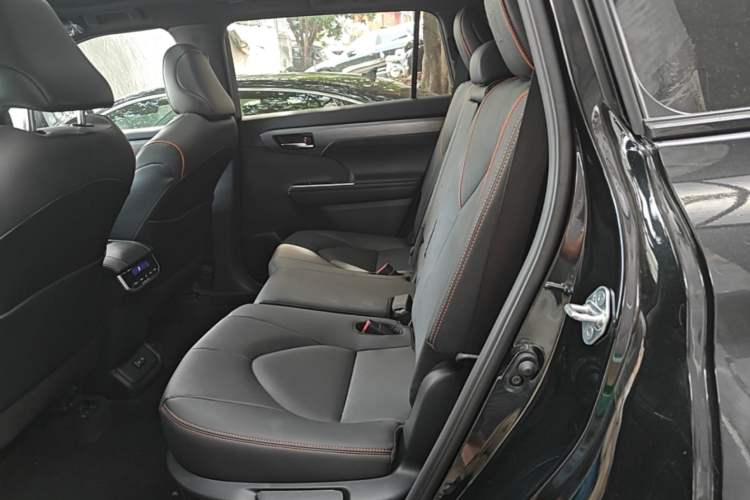 Used Toyota Crown Kluger 2026 Model 2.5L HEV All-Wheel-Drive Prestige Edition Left Rear Seat