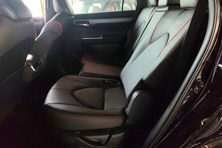 Used Toyota Crown Kluger 2026 Model 2.5L HEV Two-Wheel-Drive Luxury Edition Left Rear Seat