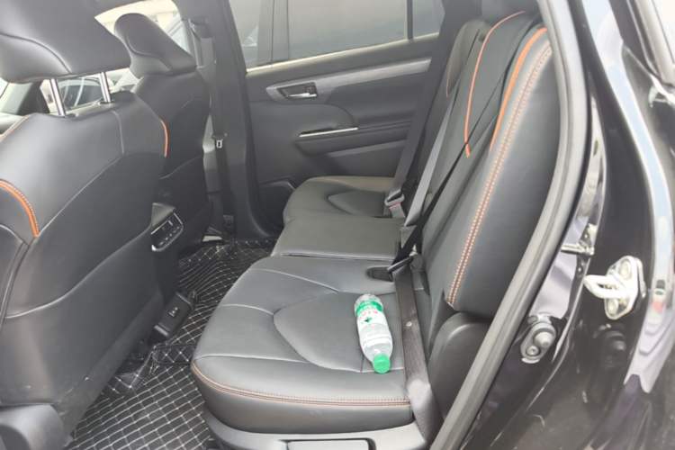 Used Toyota Crown Kluger 2026 Model 2.5L HEV All-Wheel-Drive Prestige Edition Left Rear Seat