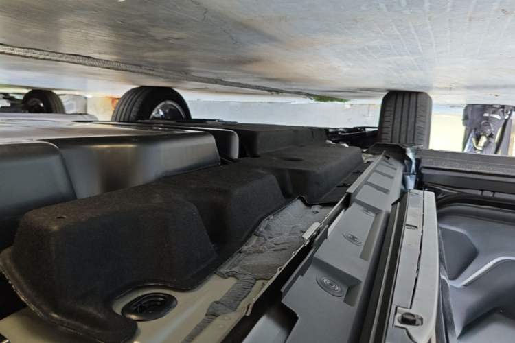 Used Toyota Crown Kluger 2026 Model 2.5L HEV All-Wheel-Drive Luxury Edition Left Side Sill
